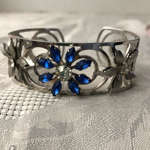 Vintage Jewelry - Vintage glistening blue & silver cuff bracelet.
